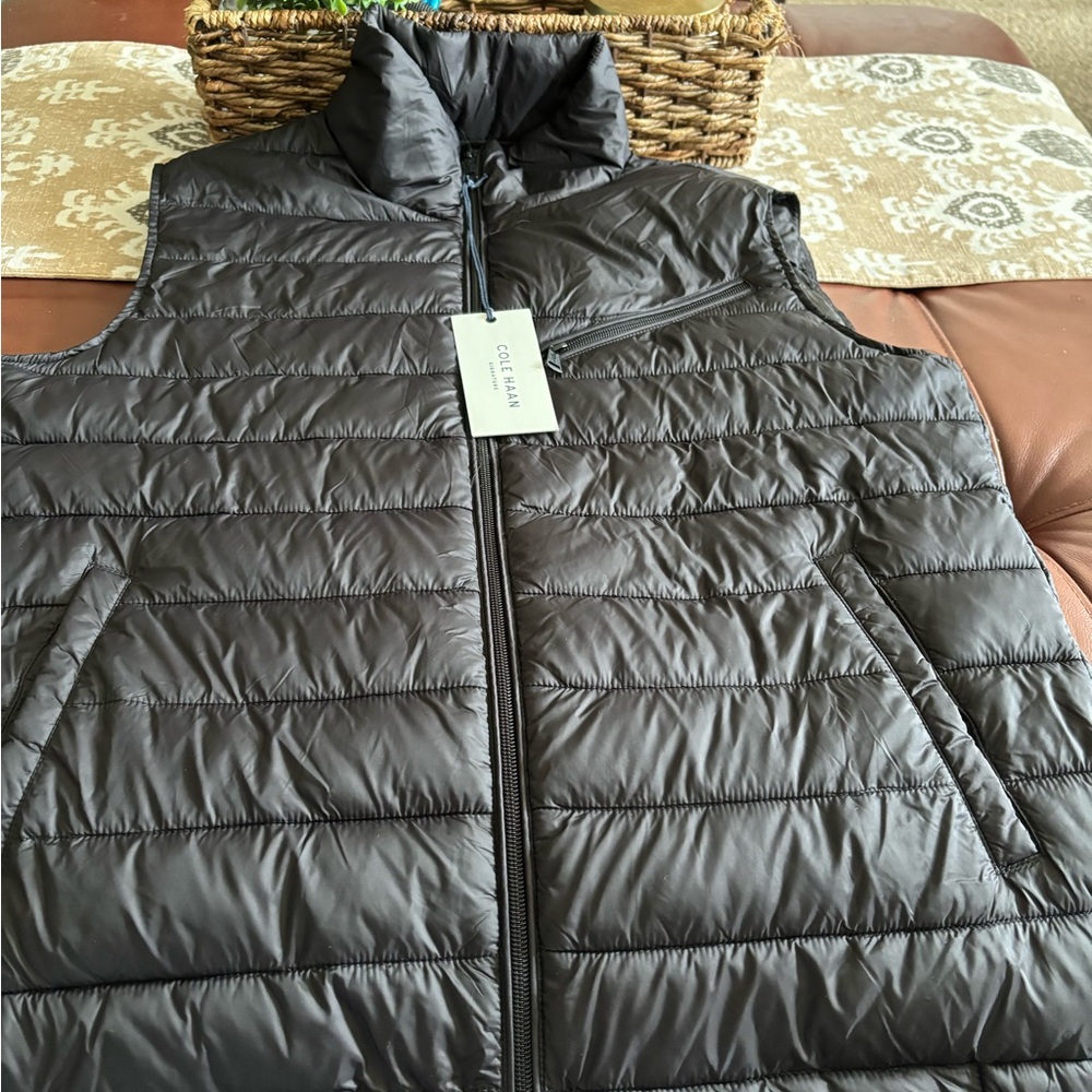 Men’s black Cole Hahn light weight vest size M
